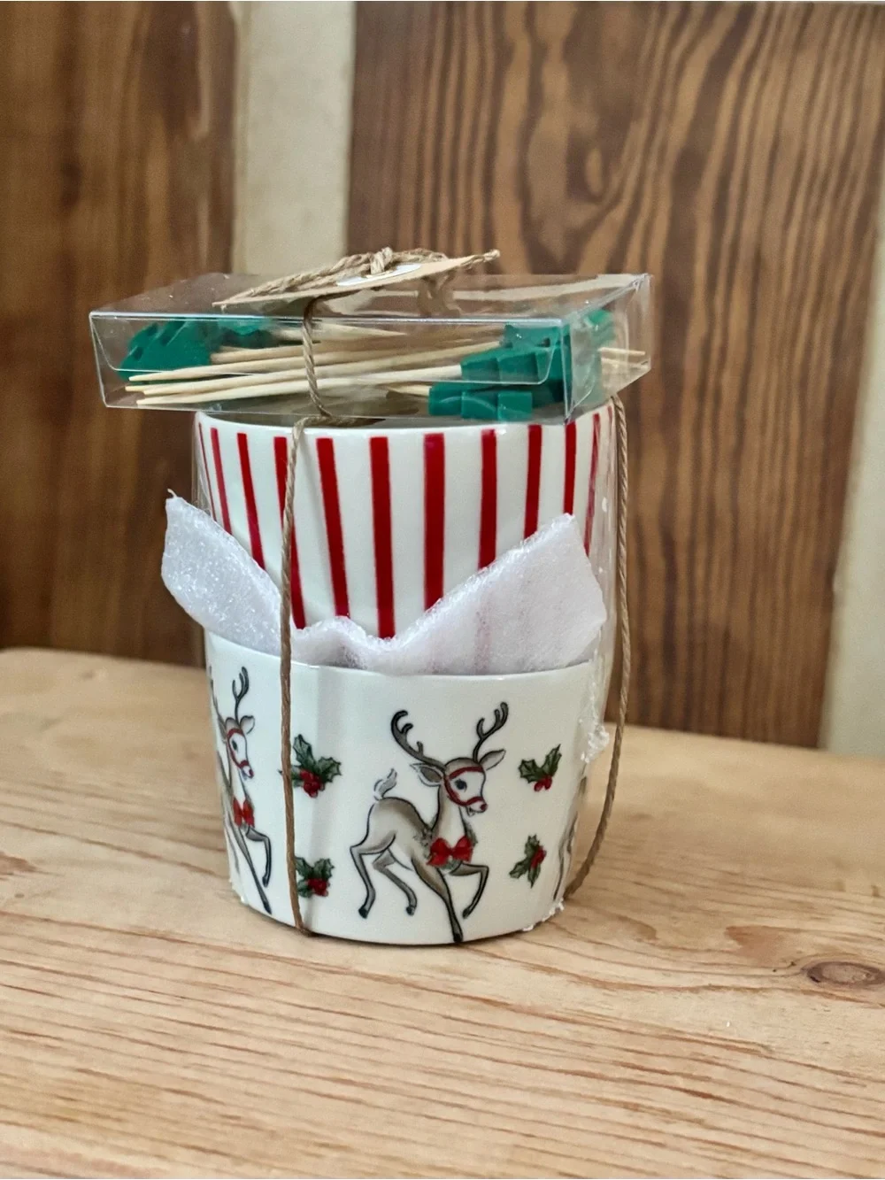 Mud Pie Holiday Reindeer Ceramic Tid Bit Set in Red and Green